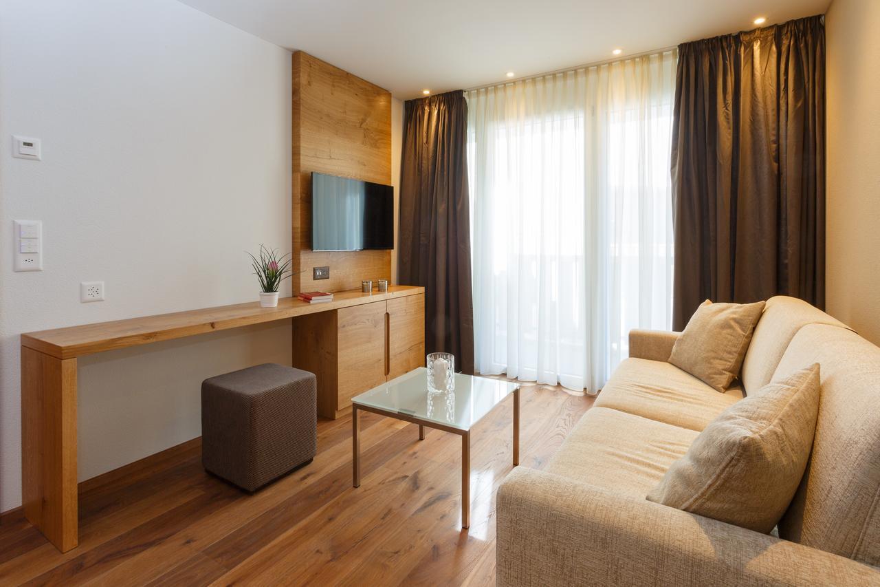 Crown Hotel 3*